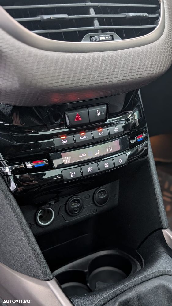 Peugeot 2008 PureTech 82 Allure - 4