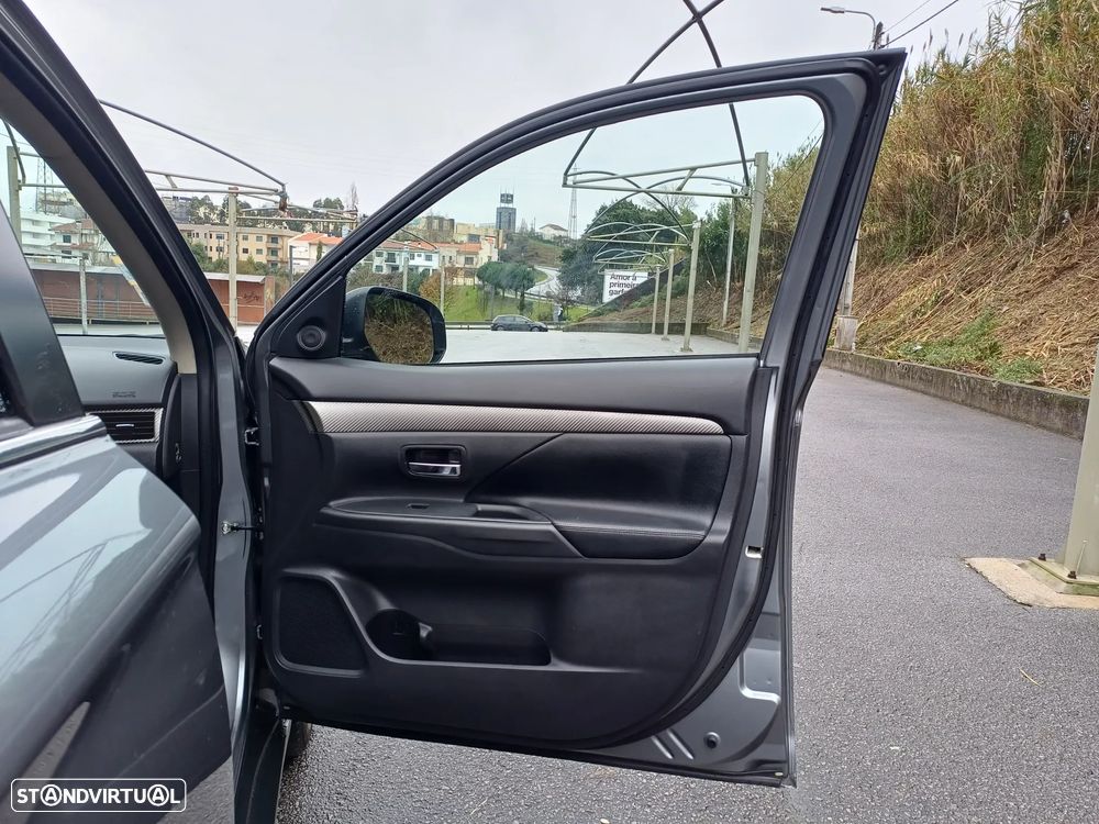 Mitsubishi Outlander 2.2 DI-D Instyle Navi 4WD - 36