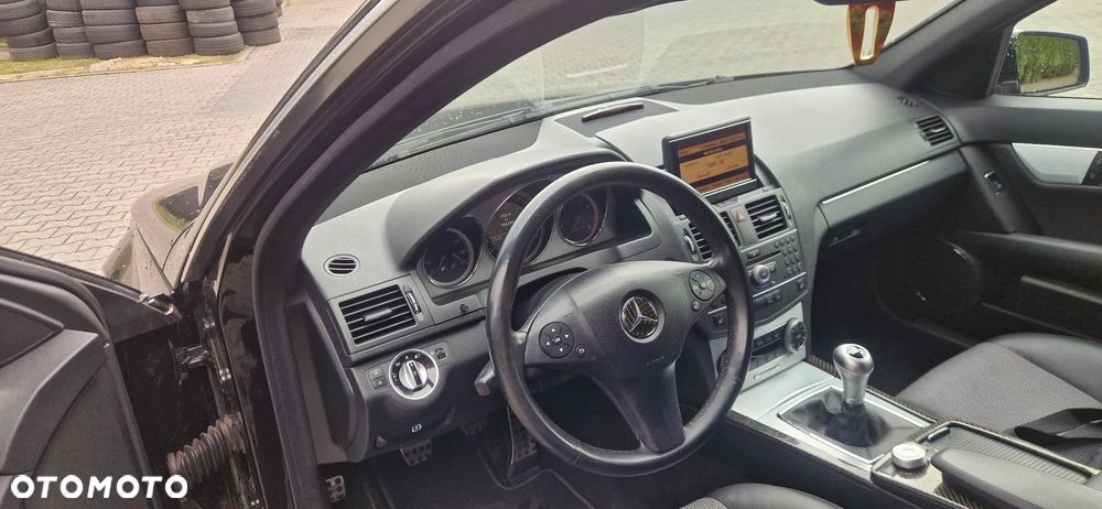 Mercedes-Benz Klasa C 180 CGI BlueEFFICIENCY Avantgarde - 13
