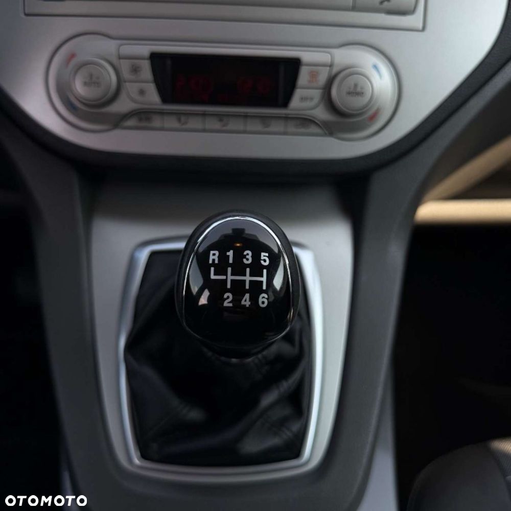 Ford Kuga - 21