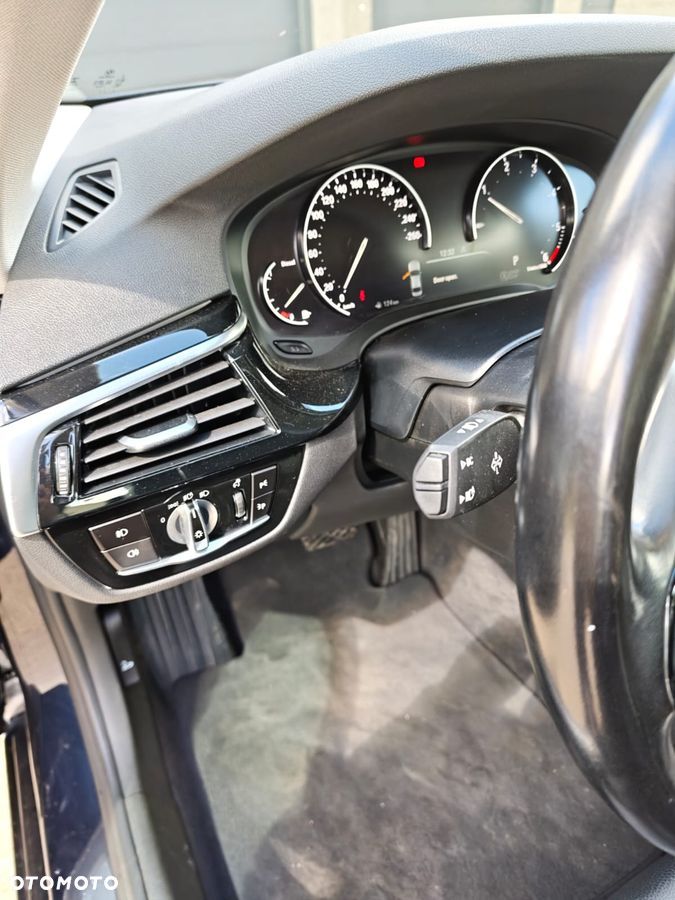 BMW Seria 5 520d xDrive Sport Line - 16