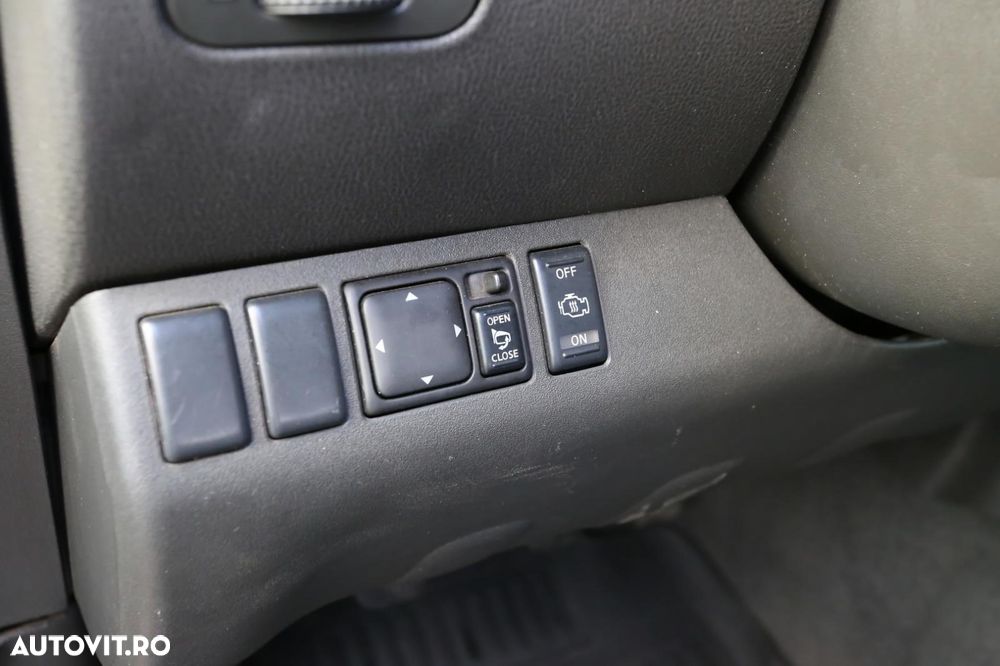 Nissan Pathfinder 2.5 dCi Premium - 33