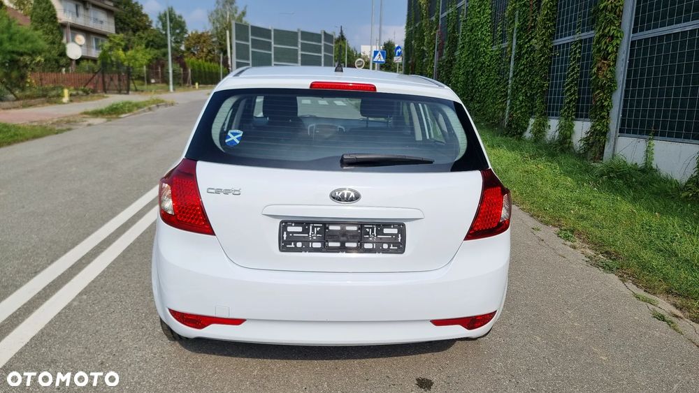 Kia Ceed - 8