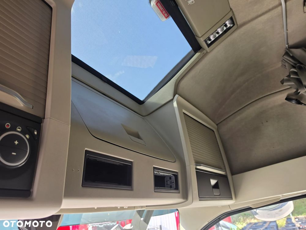 Volvo FH460 I SAVE / CARRIER 900/ KABINA SYPIALNA / CHŁODNIA KWIATOWA / SUPER STAN / 3 OŚ SKRĘTNA  / EURO 6 /SERWIS VOLVO / KONTENER KWIATOWY / - 32