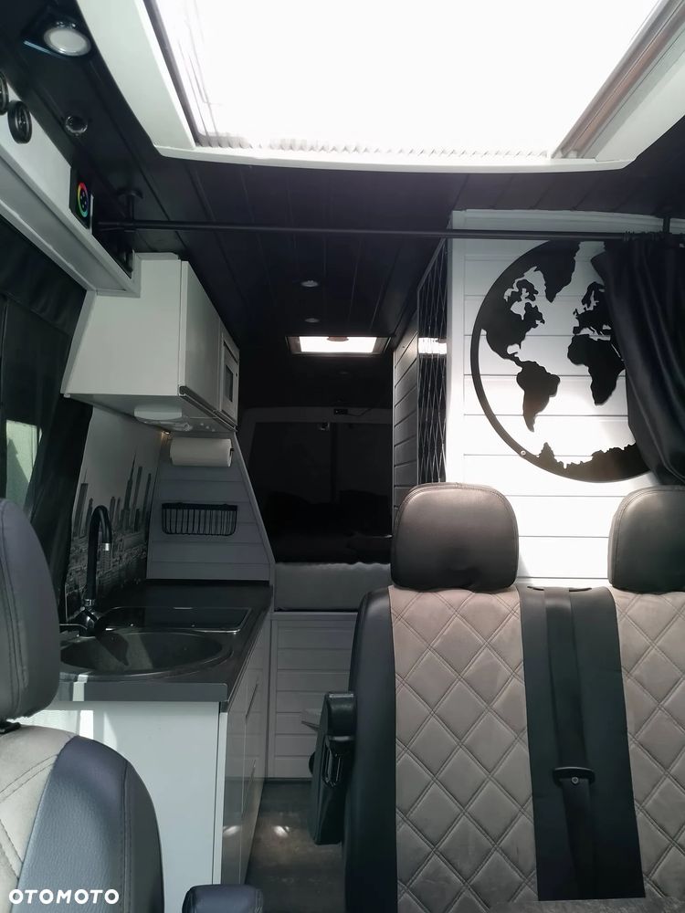 Mercedes-Benz Sprinter 319 - 3
