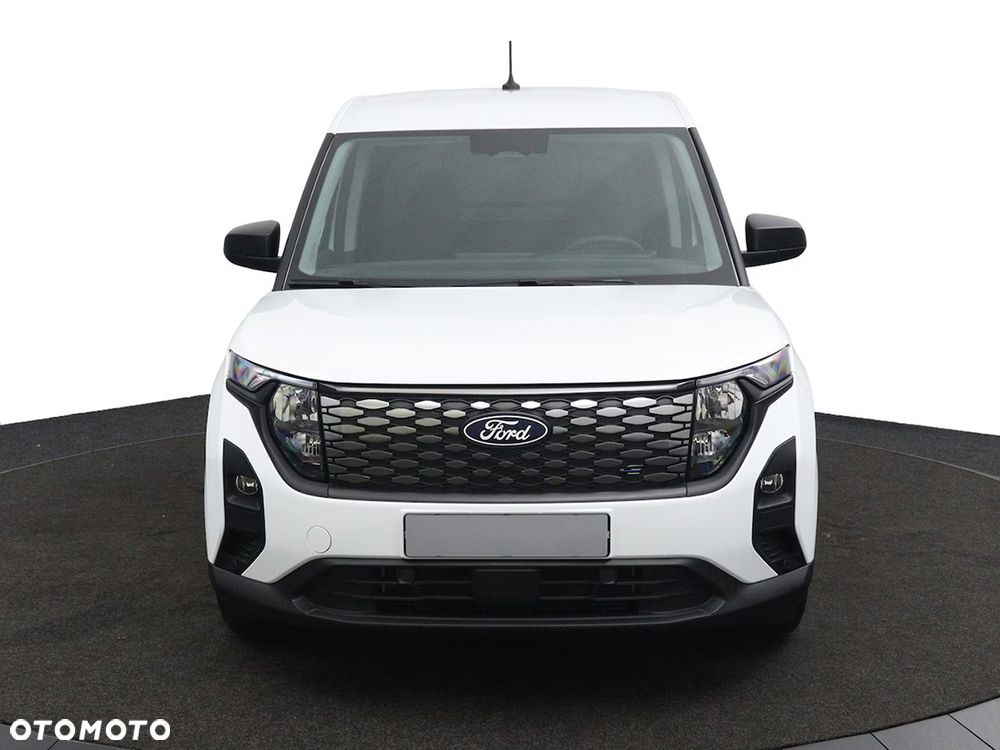 Ford E-Tourneo Courier - 4