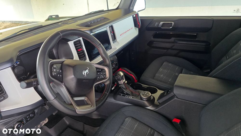 Ford Bronco - 16