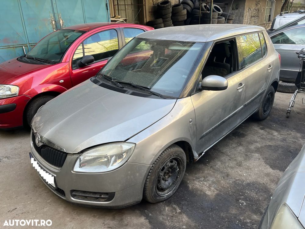 Dezmembrez Skoda Fabia 2 2008 bej auriu 1,2 benzina - 5