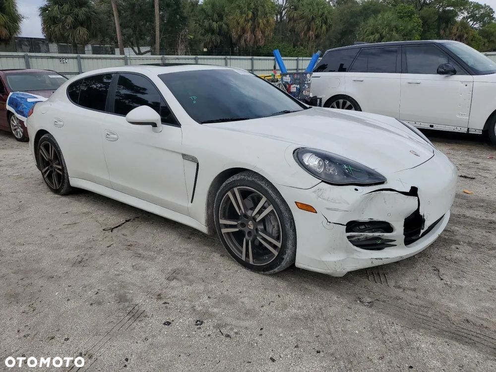 Porsche Panamera - 4