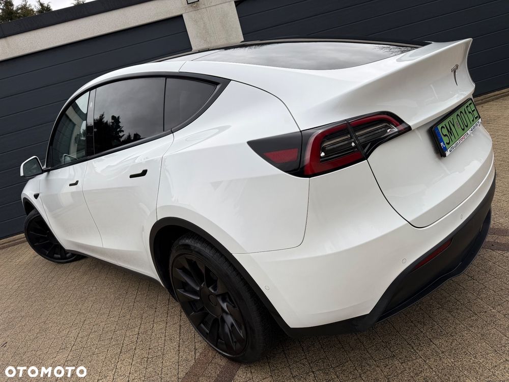 Tesla Model Y Long Range AWD - 22