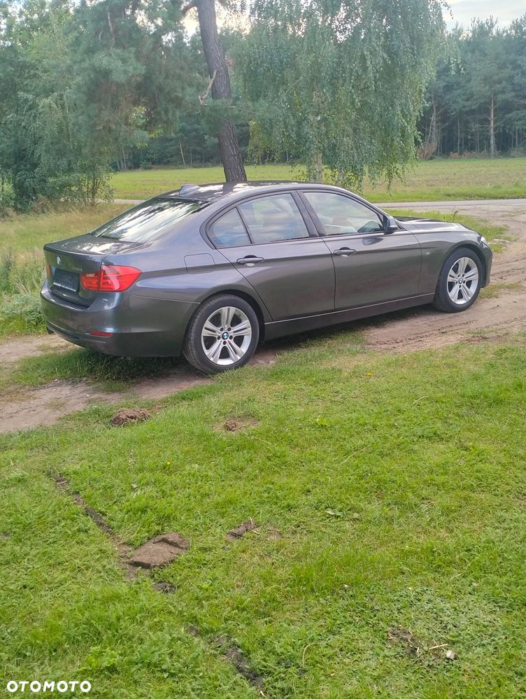 BMW Seria 3 318d xDrive Sport Line - 7