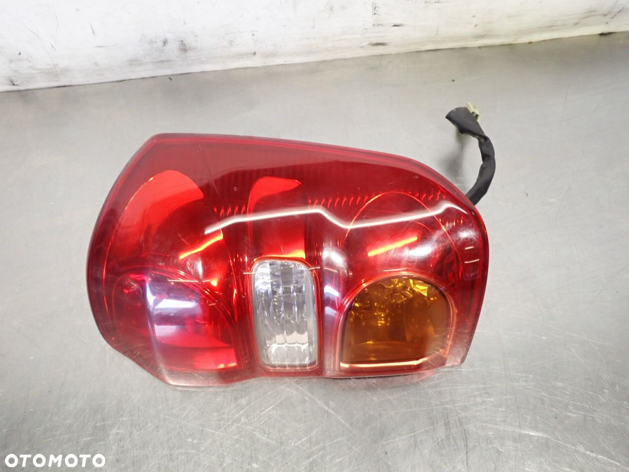 LAMPA PRAWA TYLNA TOYOTA RAV4 II LIFT - 2