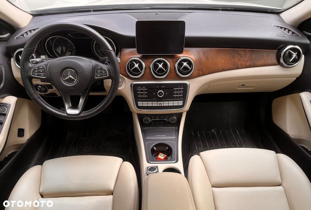 Mercedes-Benz GLA 250 4Matic 7G-DCT UrbanStyle Edition - 10