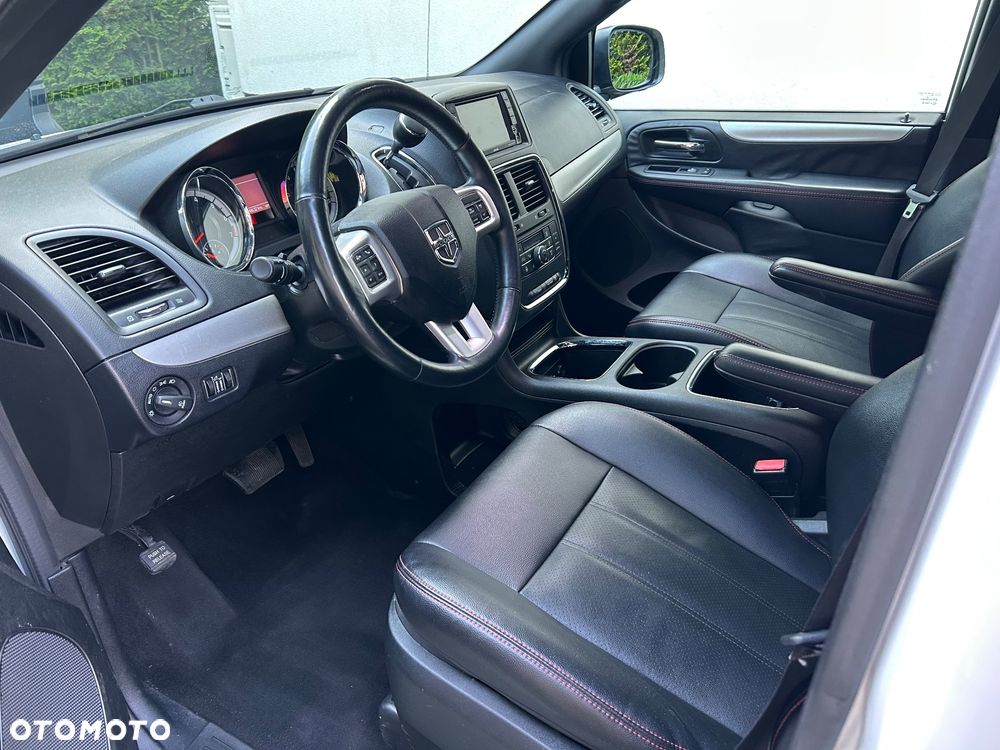 Dodge Grand Caravan - 11