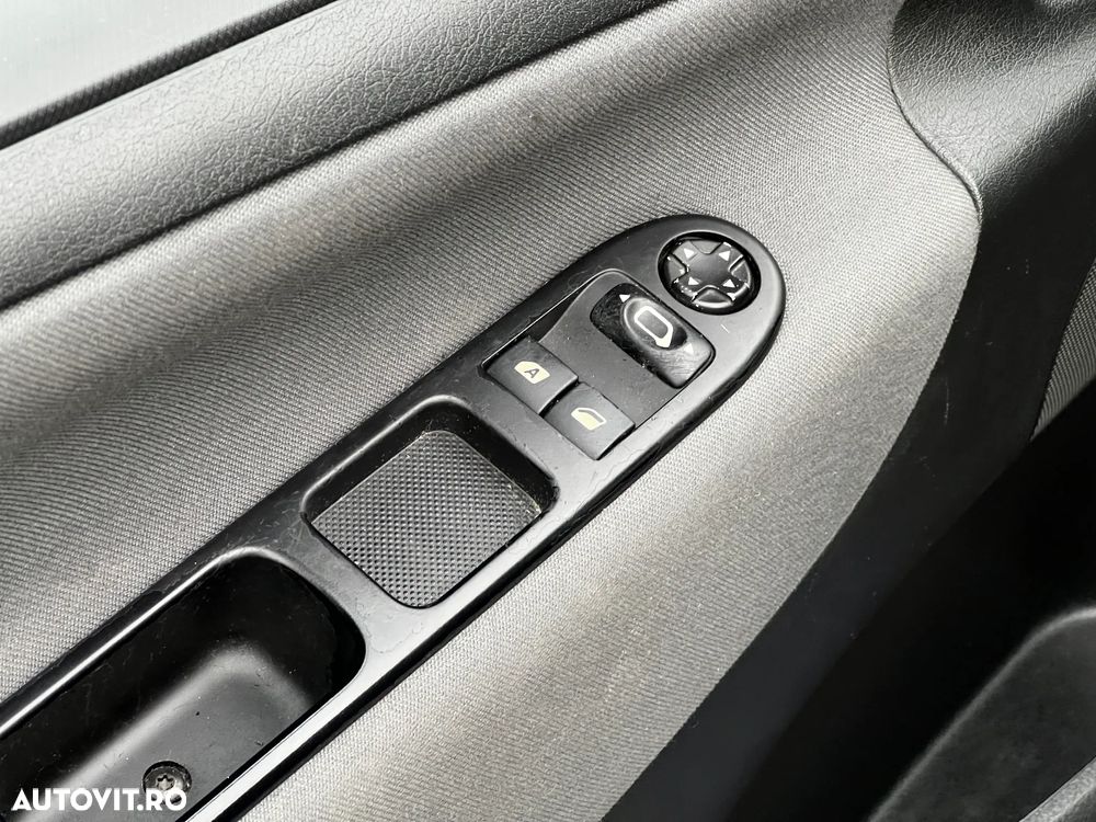 Peugeot 207 1.4 E Premium - 12