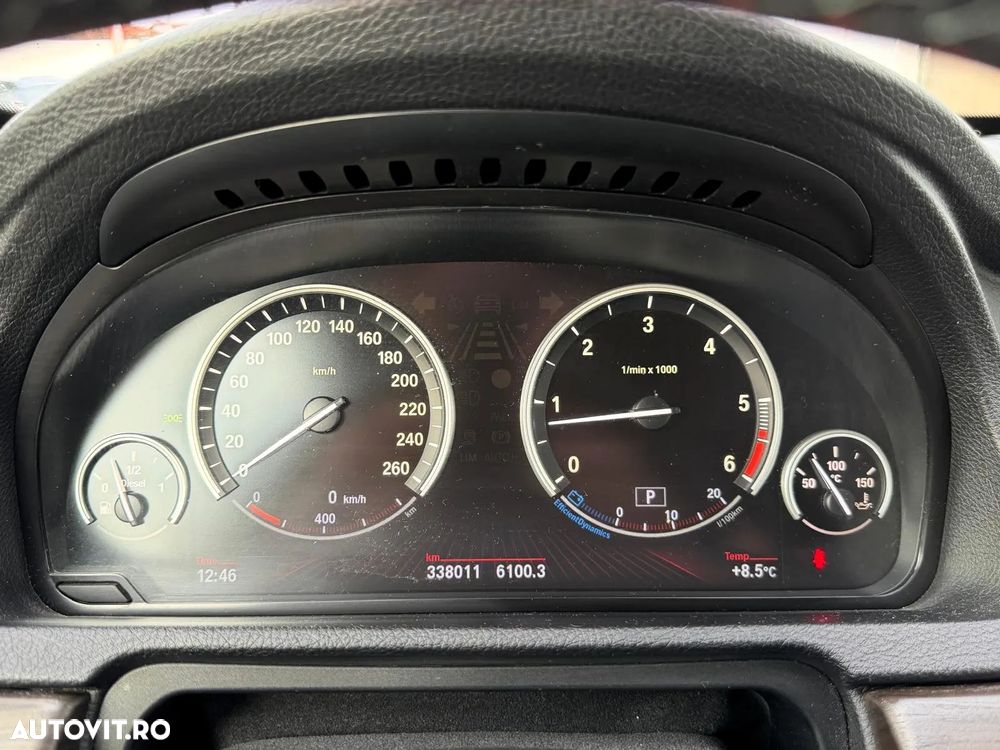 BMW Seria 5 530d xDrive Gran Turismo - 12