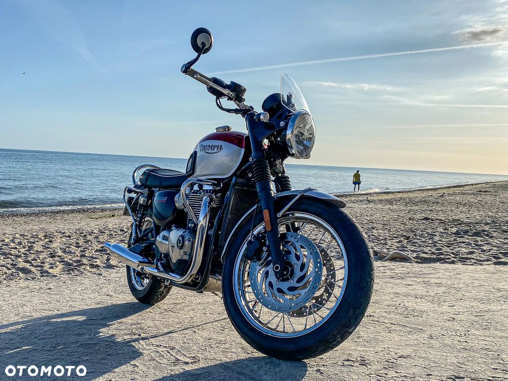 Triumph Bonneville - 3
