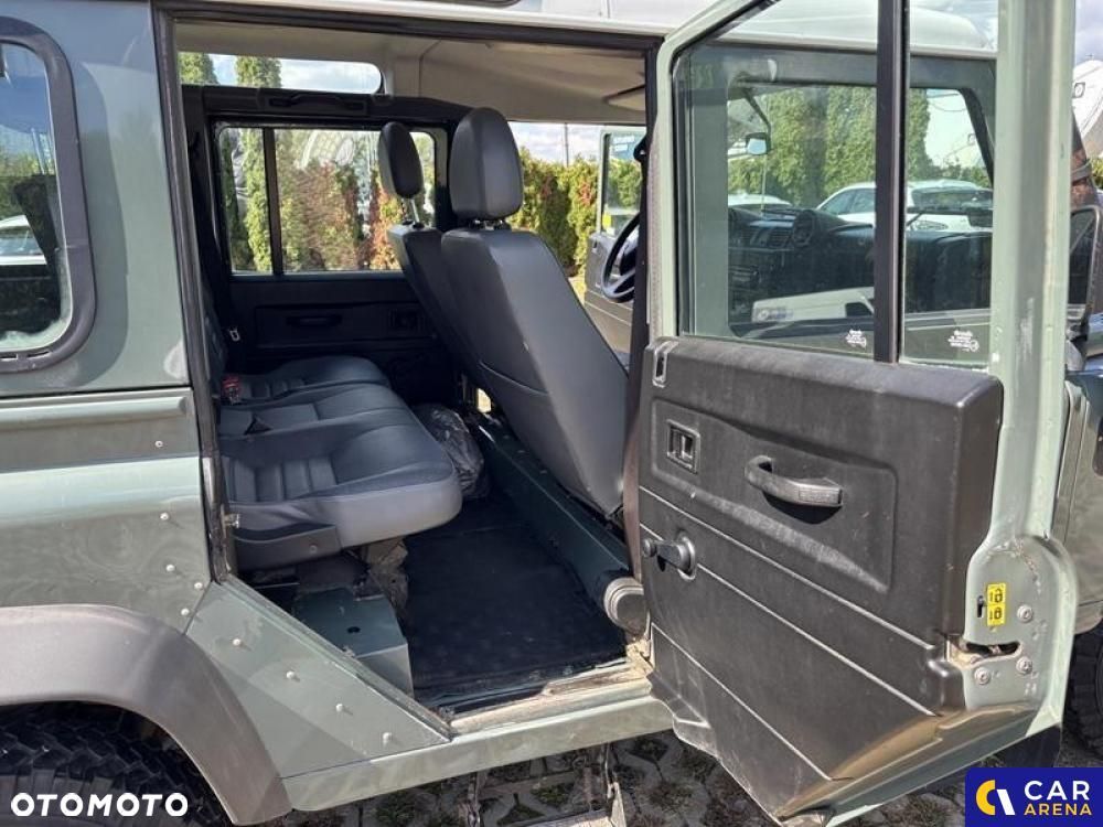 Land Rover Defender - 24