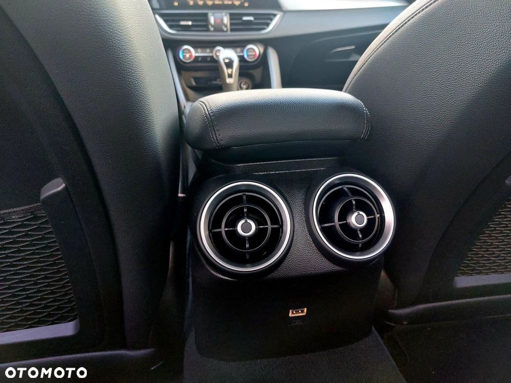 Alfa Romeo Giulia 2.0 Turbo Veloce Q4 - 14
