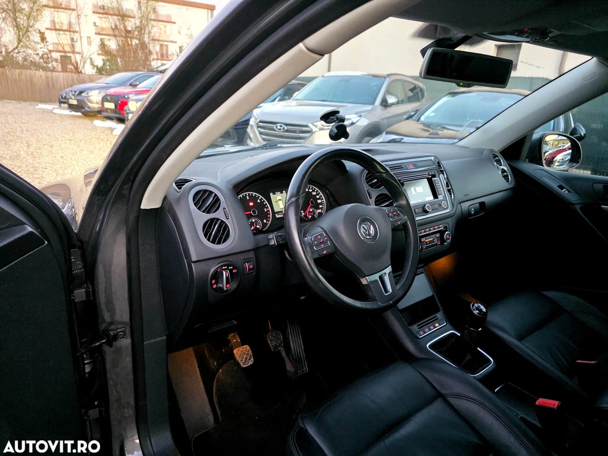 Volkswagen Tiguan 2.0 TDI DPF BlueMotion Technology Exclusive - 23