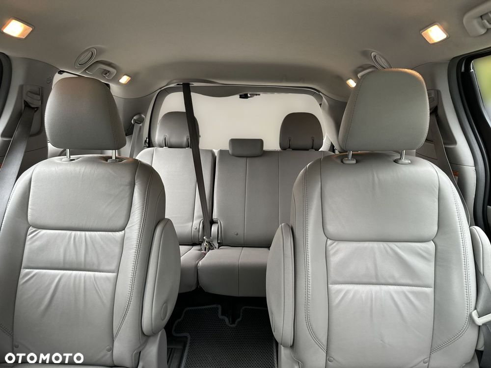 Toyota Sienna - 19