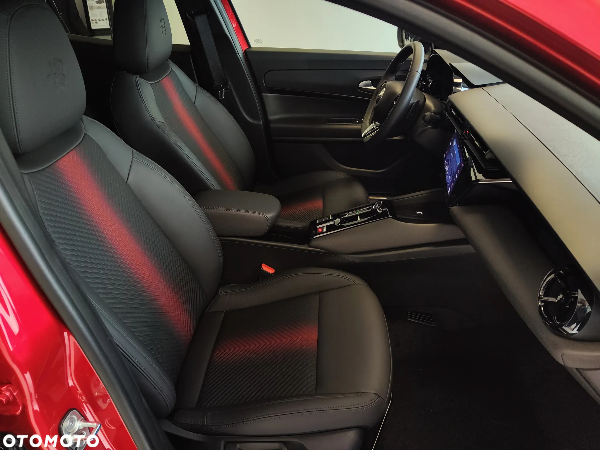 Alfa Romeo Junior 1.2 mHEV Ibrida eDCT - 24