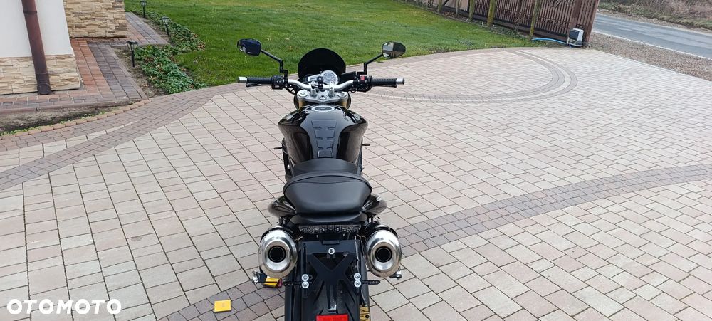 Triumph Street Triple - 8