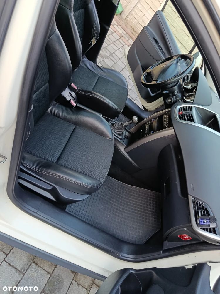 Peugeot 207 1.6 - 17