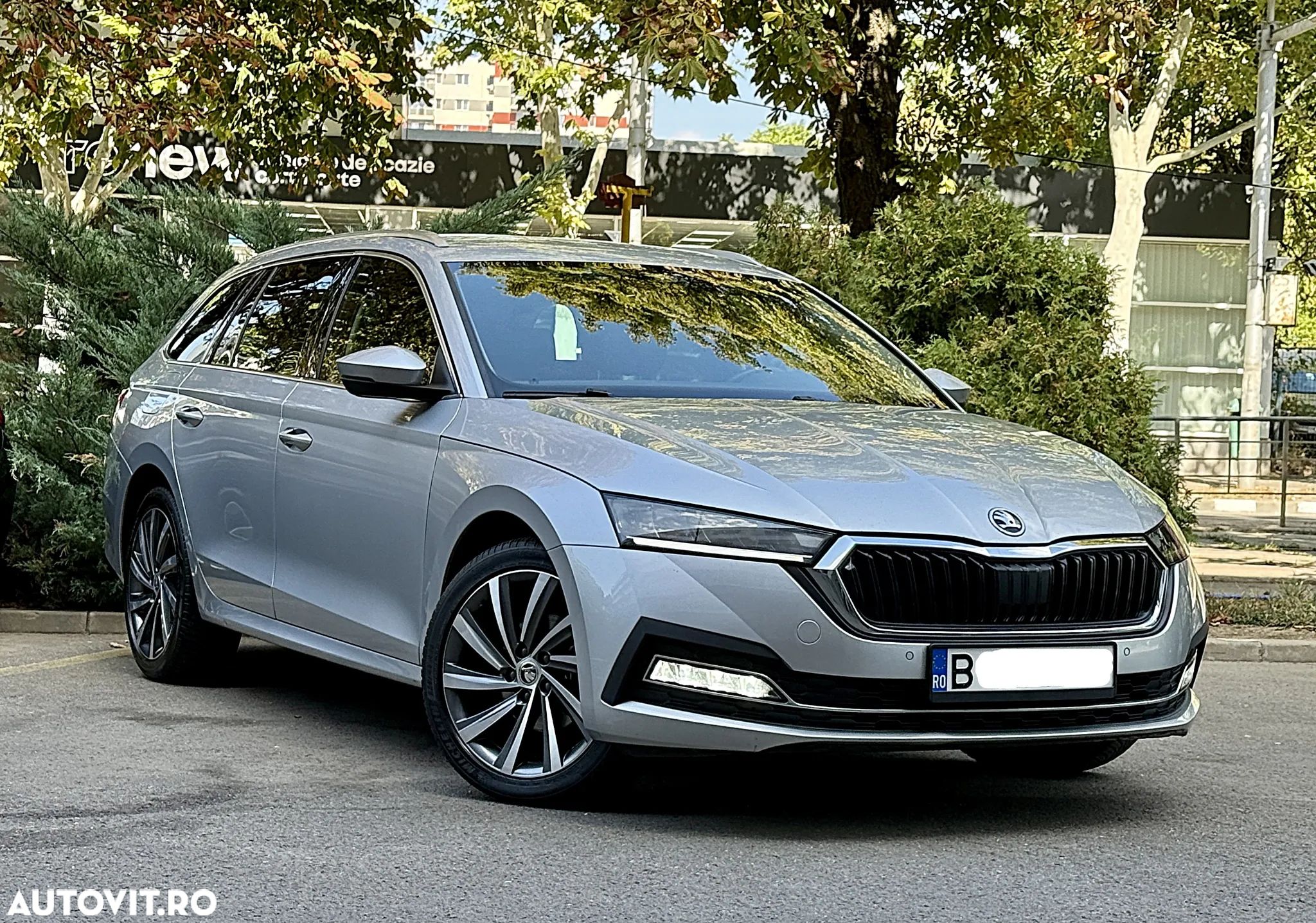 Skoda Octavia Combi 2.0 TDI 4x4 DSG Premium Edition - 1