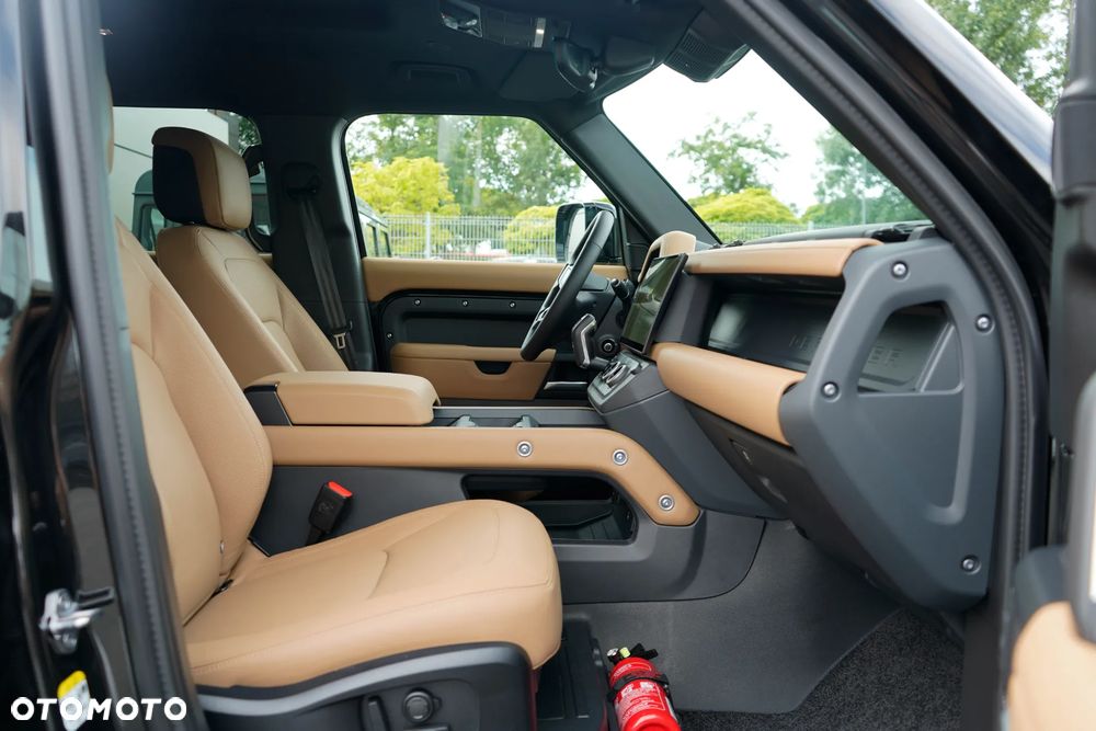 Land Rover Defender 3.0 D250 mHEV X-Dynamic SE - 13