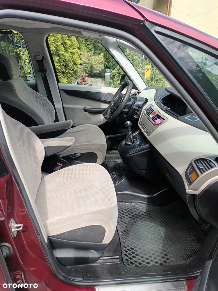 Citroën C4 Picasso - 11