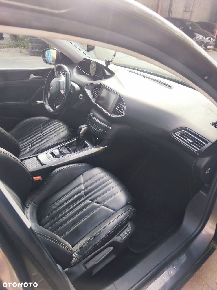 Peugeot 308 2015 photo 5