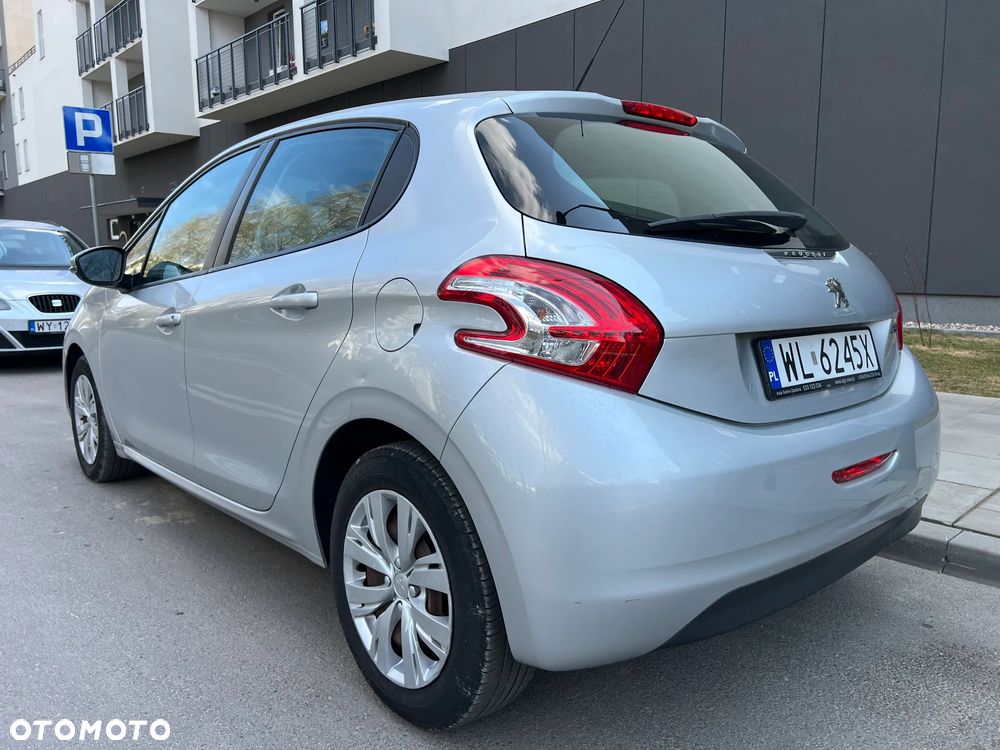 Peugeot 208 - 4