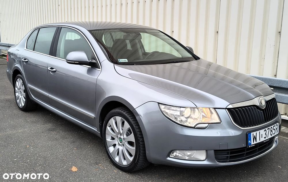 Skoda Superb 2011 photo 2
