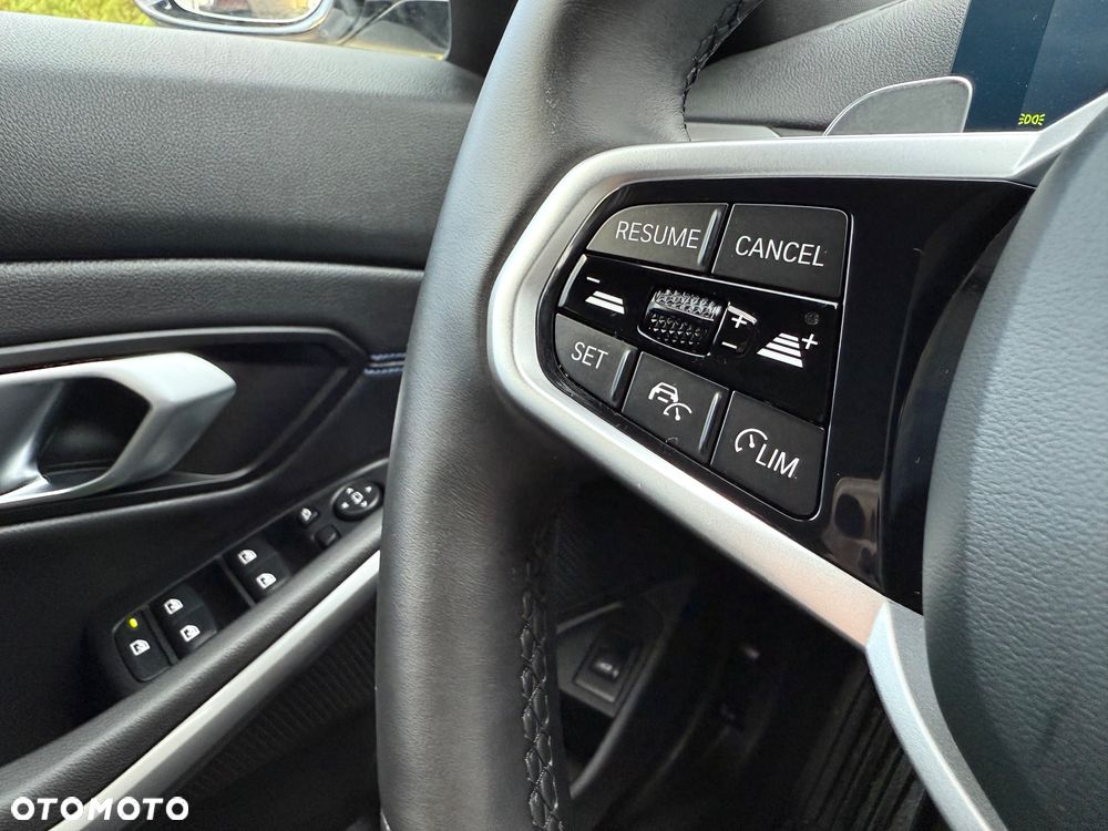 BMW Seria 3 330i xDrive M Sport - 35