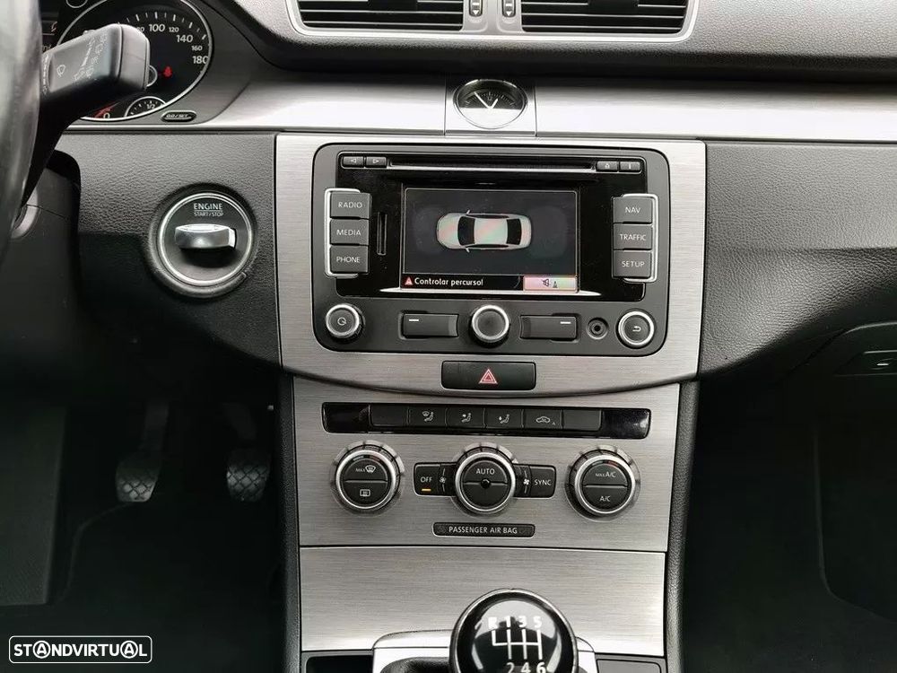 VW Passat 1.6 TDI BlueMotion - 24