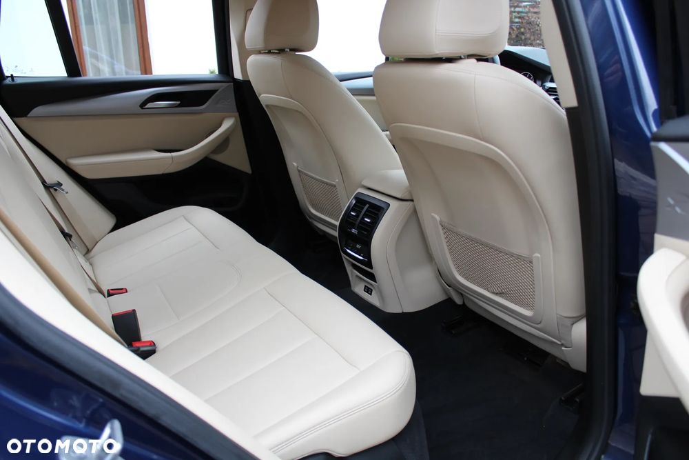 BMW X3 xDrive20i - 23
