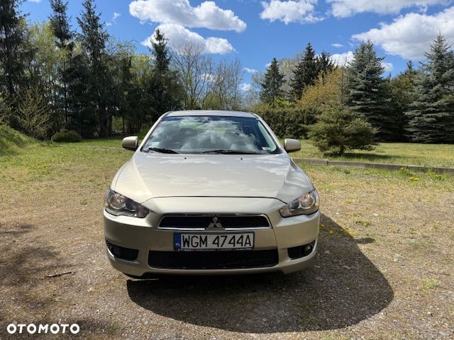 Mitsubishi Lancer 1.6 Invite - 2