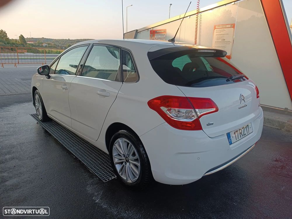 Citroën C4 e-HDi 110 Exclusive - 24