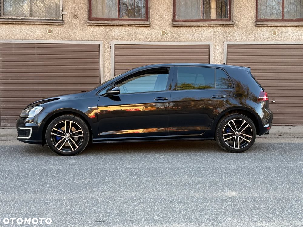 Volkswagen Golf - 2