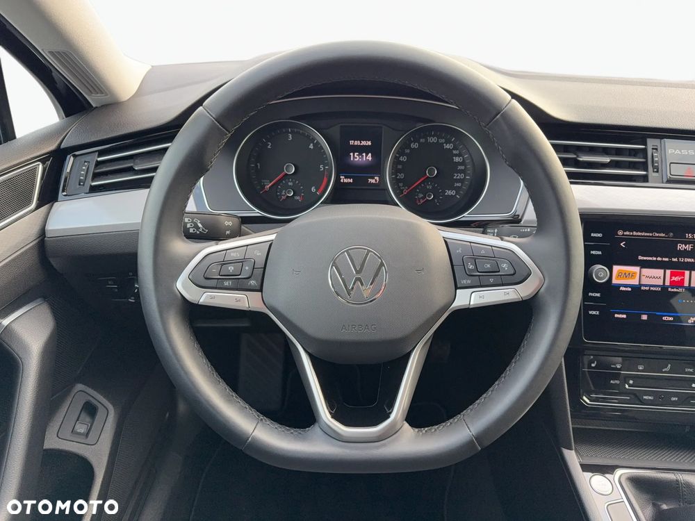 Volkswagen Passat - 12