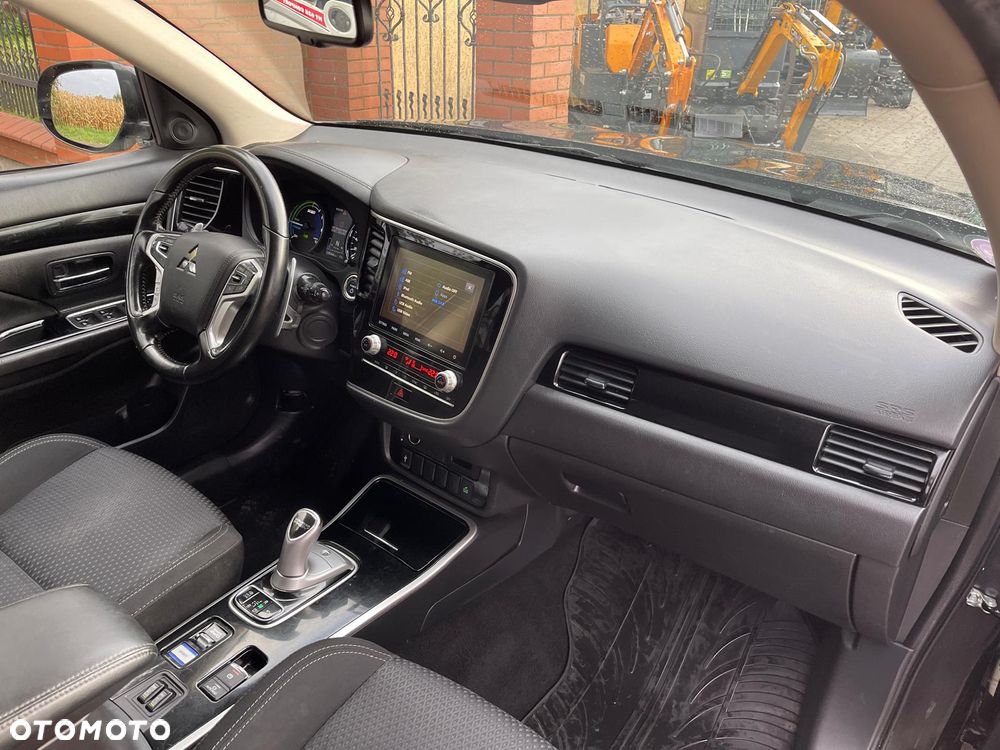 Mitsubishi Outlander 2.4 4WD Diamant+ - 20