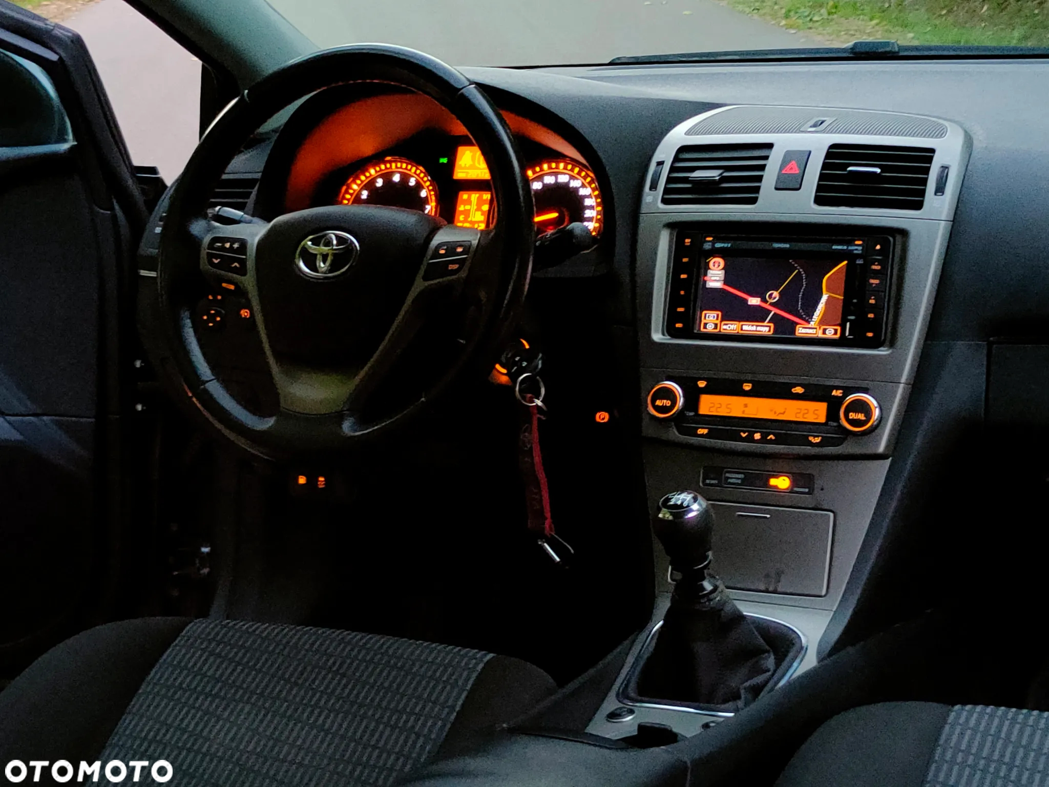 Toyota Avensis 1.8 Sol plus NAVI - 18
