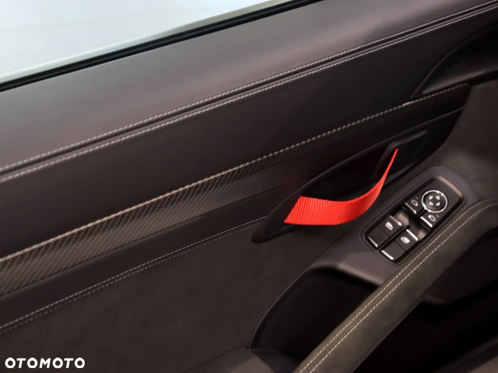 Porsche 718 Spyder - 23