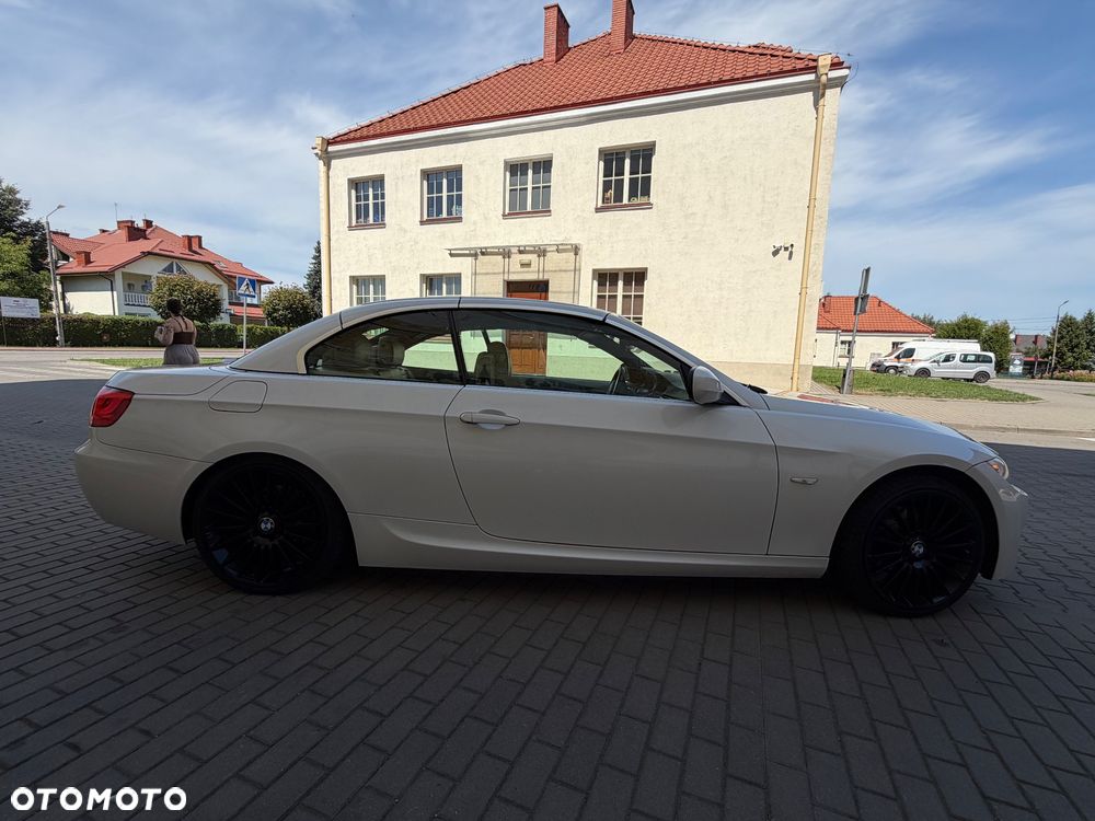 BMW Seria 3 330i - 12
