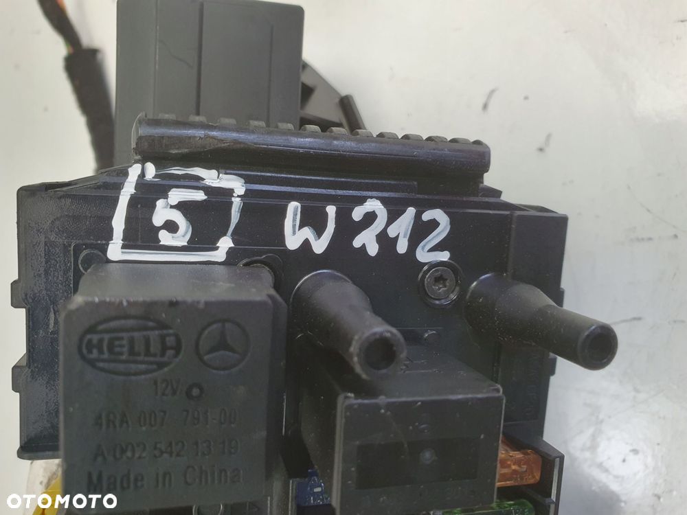 Mercedes W212 SKRZYNKA BEZPECZNIKÓW Moduł - 2