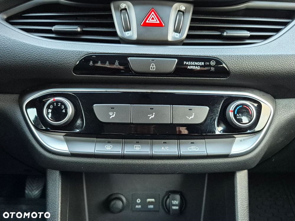 Hyundai i30 1.4 Premiere Comfort - 16