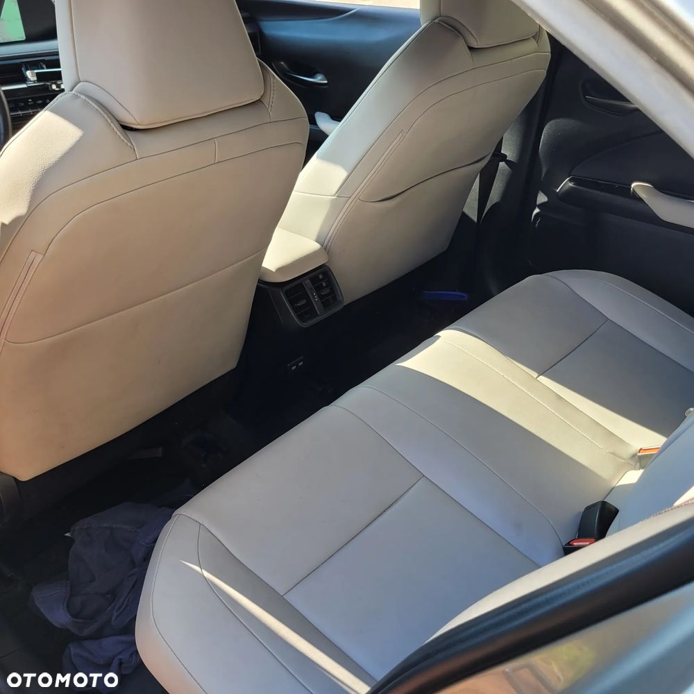 Lexus UX 250h GPF F Impression 2WD - 8