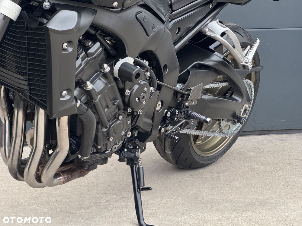 Yamaha FZ - 24