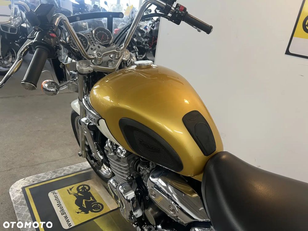 Triumph Adventurer - 34